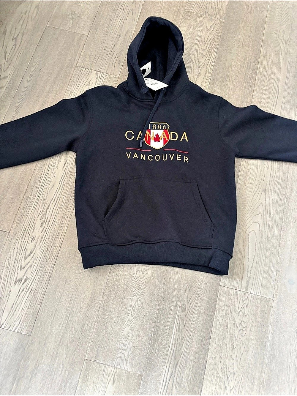 Babazoo Republic Canada Vancouver hoodie Black Pullover Hoodie Size Medium NWT